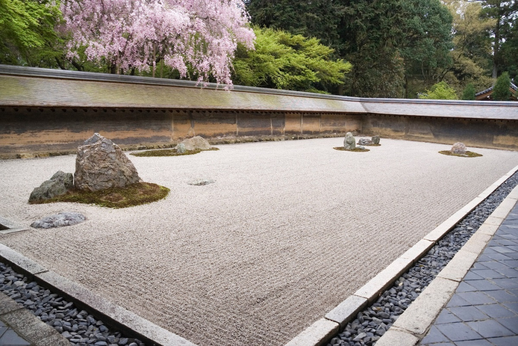 Рёан-дзи построен в XV веке при буддийском храме в Киото